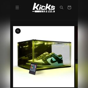 Kicks & Co.LED Shoe Display Case